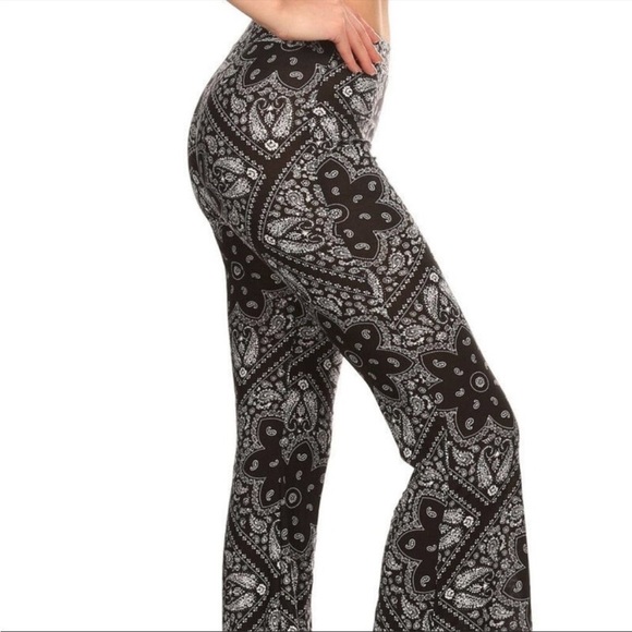 BLACK AND WHITE PAISLEY PRINT BOHO FLARE BELL PANTS - Picture 4 of 4
